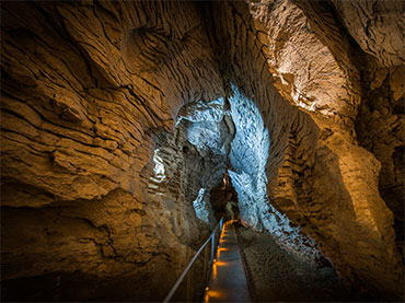 Aranui Cave